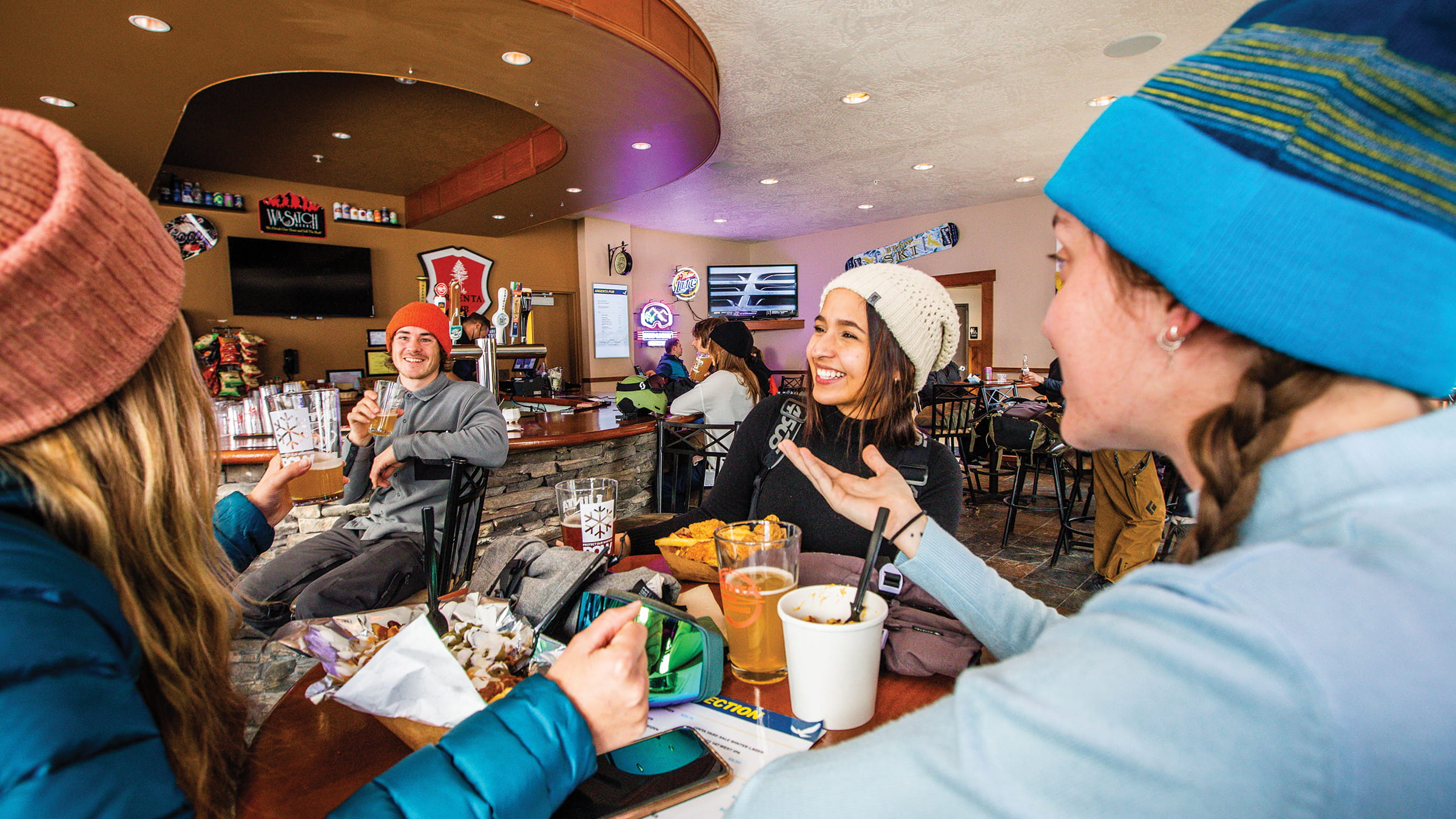 Friends enjoying food and drinks at Argenta Pub