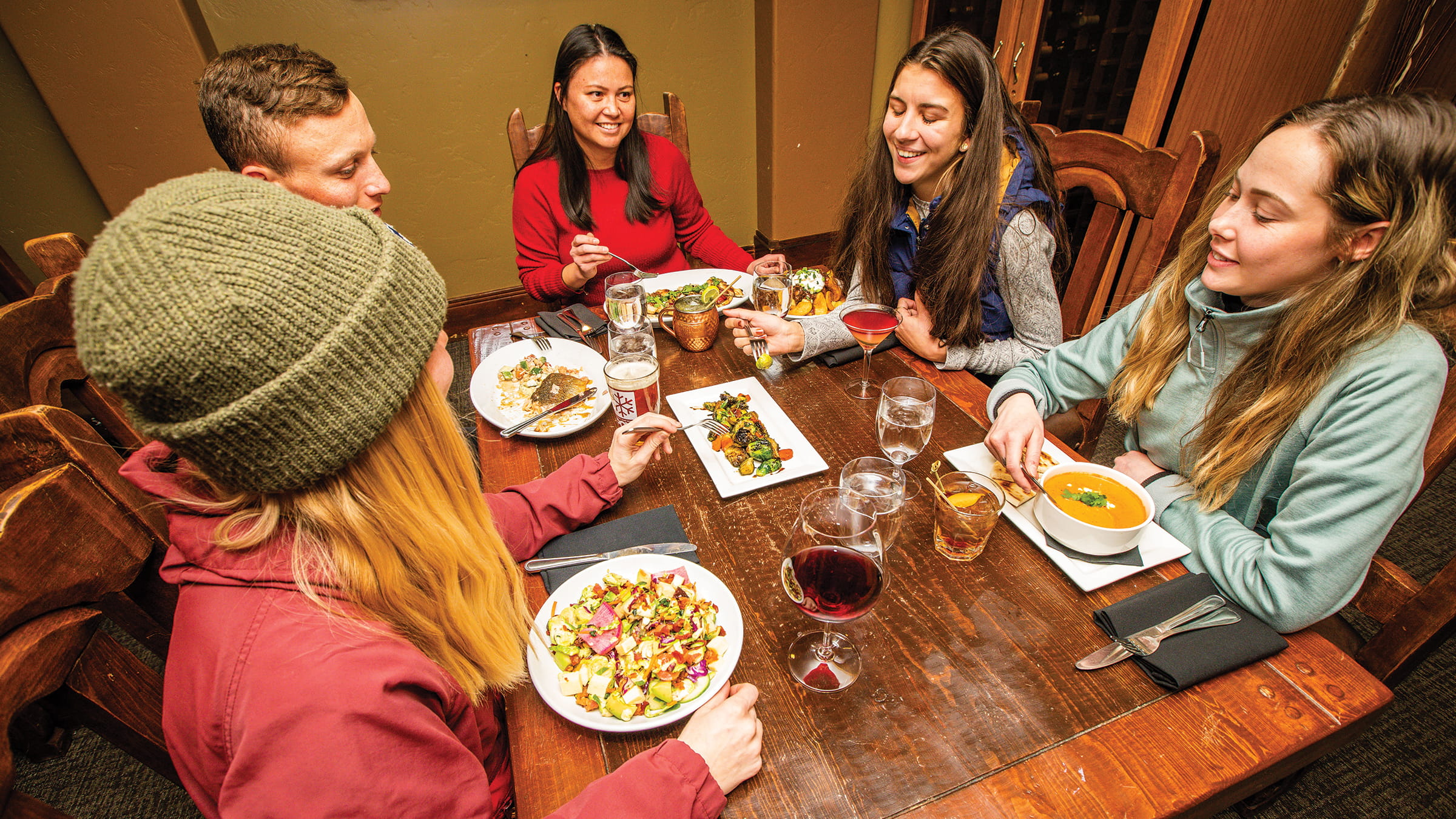 A group of people enjoying dinner at Honeycomb Grill