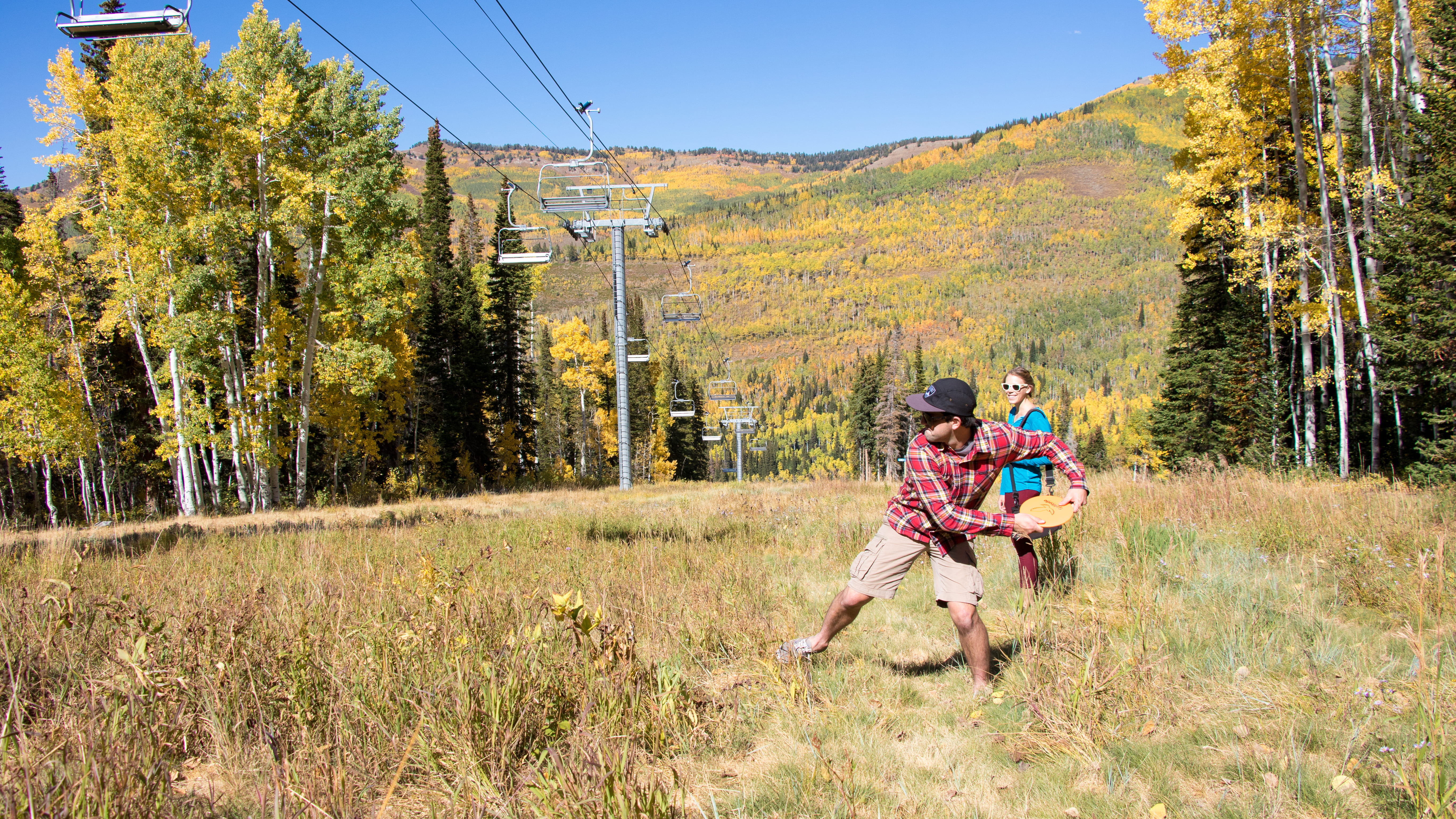 Guest plays on the Solitude disc golf course during the fall season.