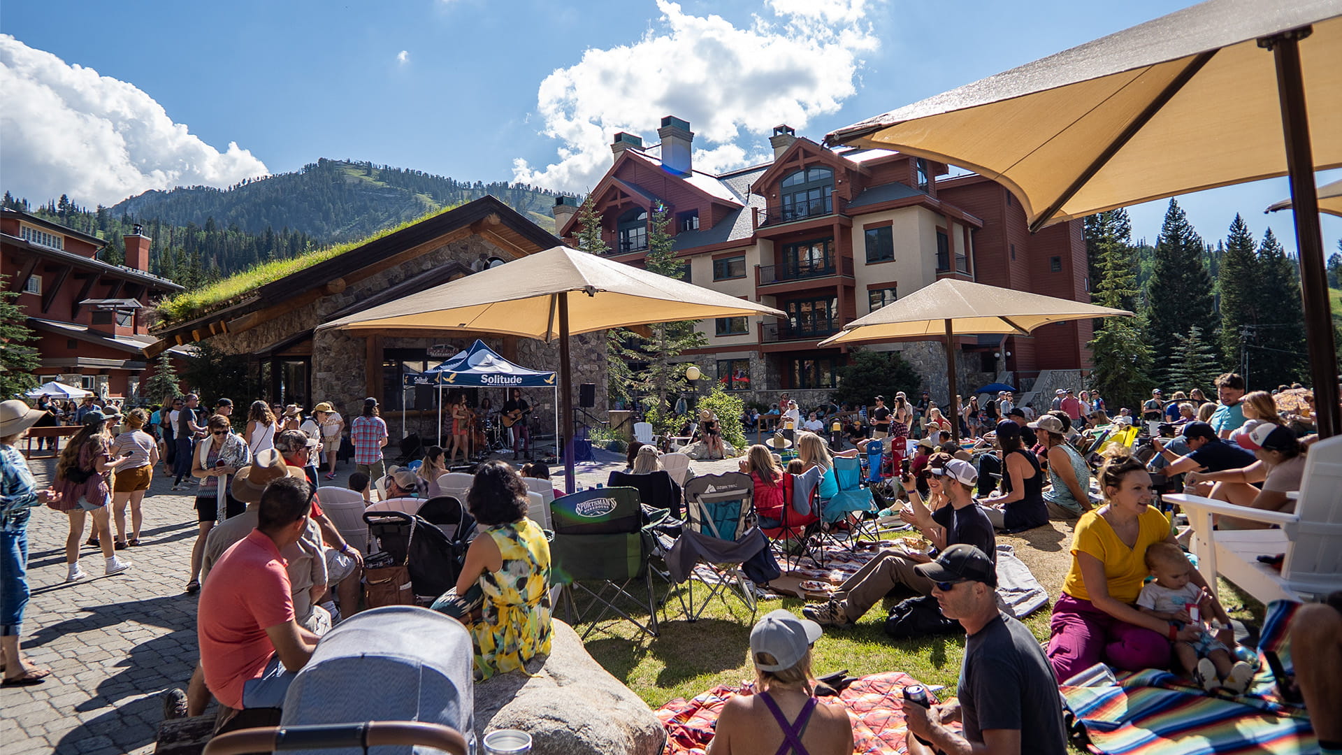 Guests enjoying Solitude Mountain Resort's Sunday Live Music Series