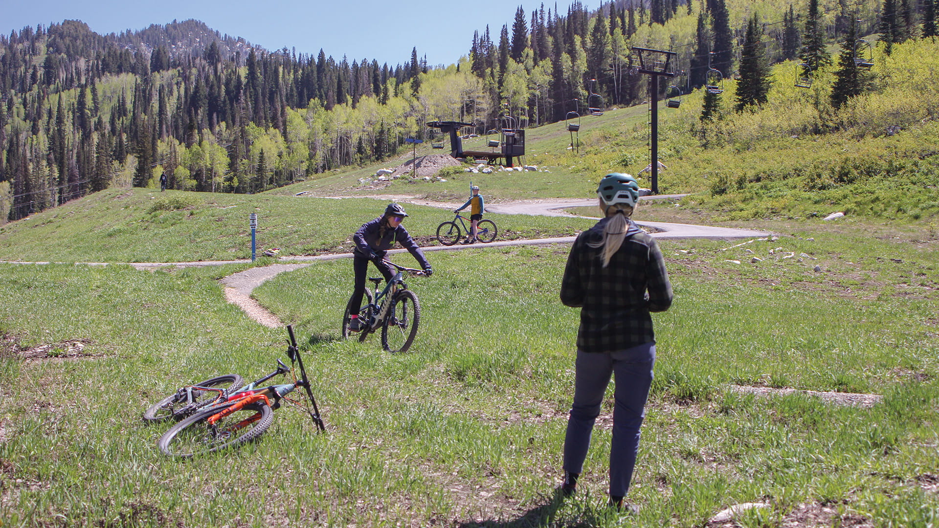 biker coming down trail during mountain bike lesson on utah bike trails