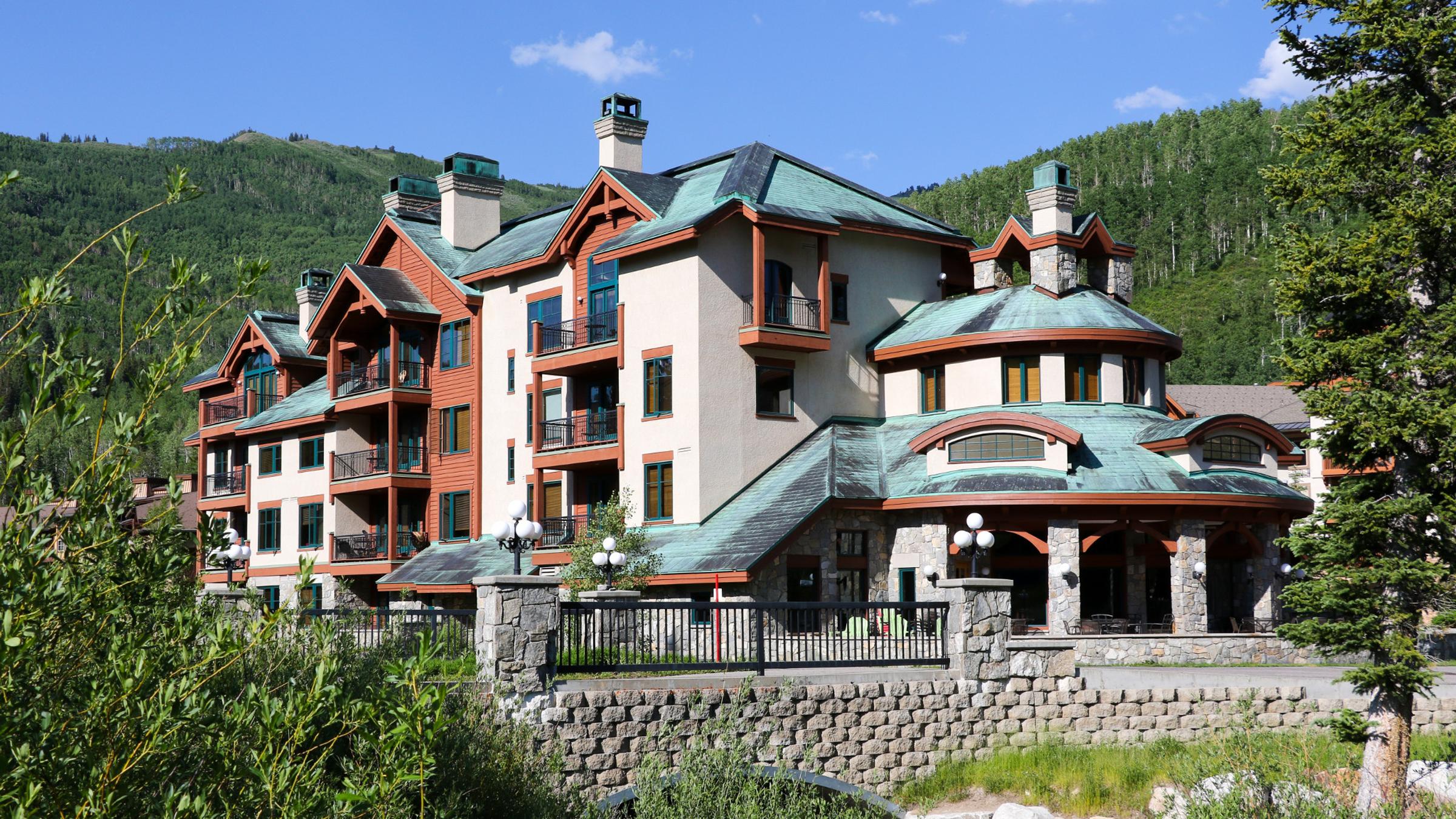 Creekside Summer Exterior View