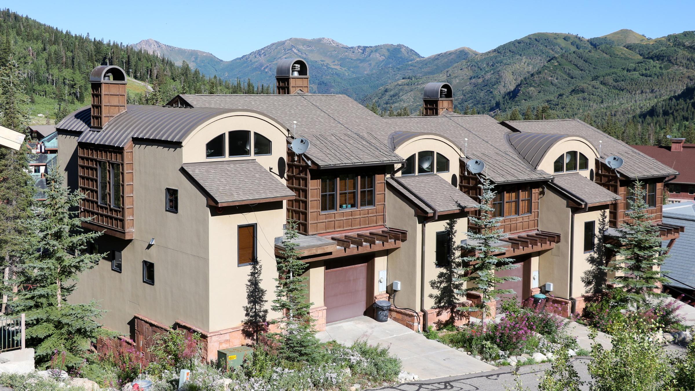 Crossings Townhomes Exterior at Solitude in the Summer